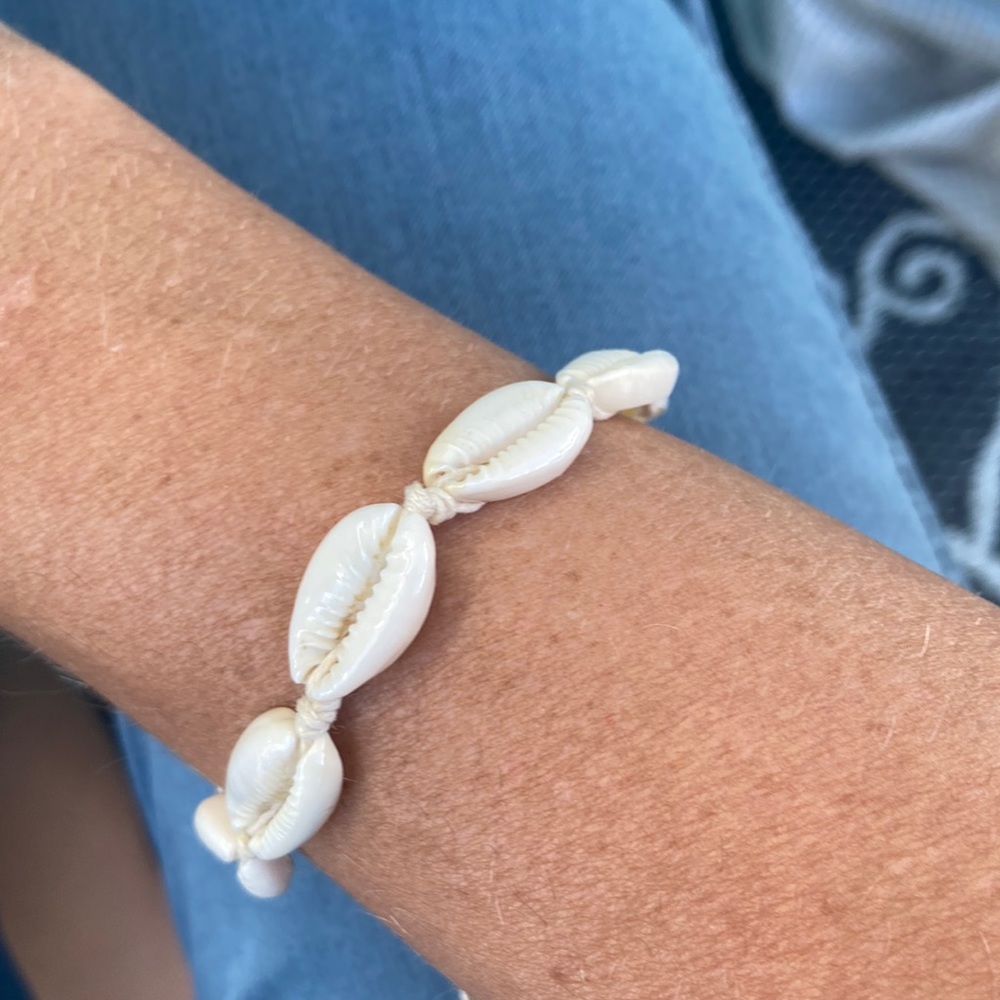 Gorgeous goddess cowrie bracelet/anklet